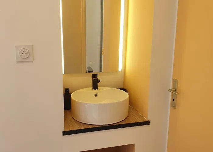 De La Cour Du Manoir Apartment